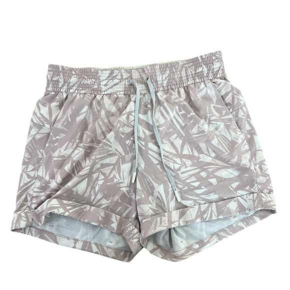 Lululemon Spring Break Away Short Stretch Shadow Leaf Light Ivory Muse Size 6 - Picture 1 of 7